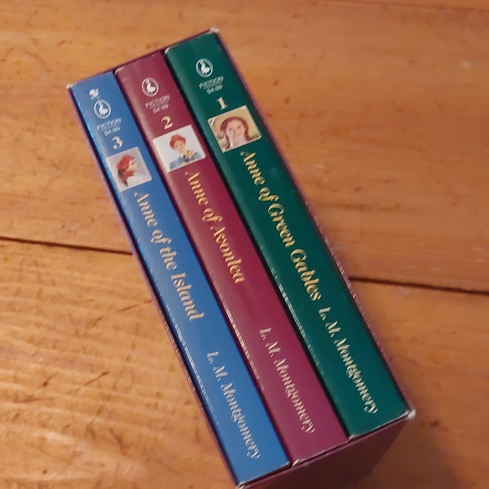 Box Set Anne Of Green Gables 3 Books Avonlea The Island